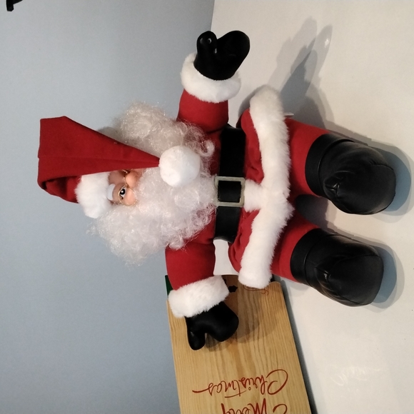 18" Santa with 11" sled - Picture 2 of 6